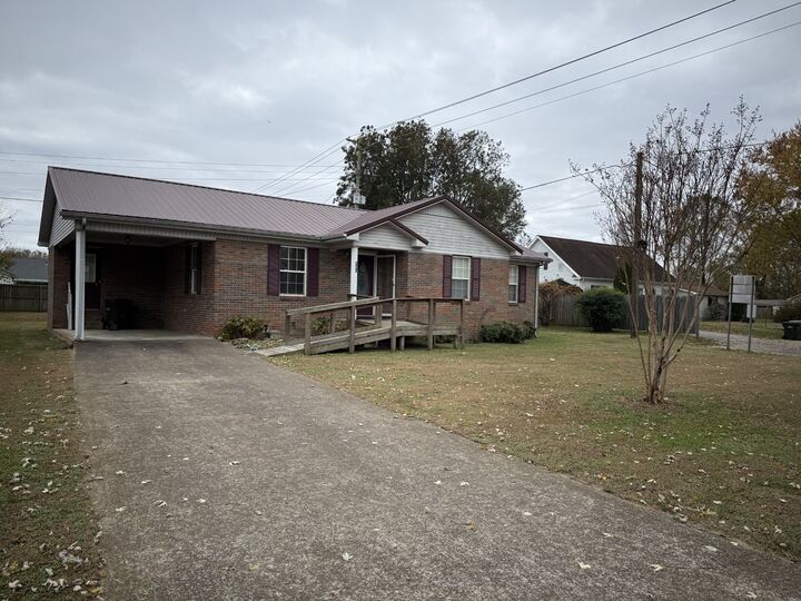Property Photo:  601 2nd St  TN 38464 