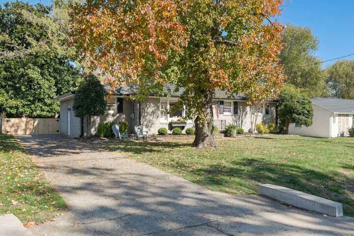 Property Photo: 214 Garrett Dr TN 37211