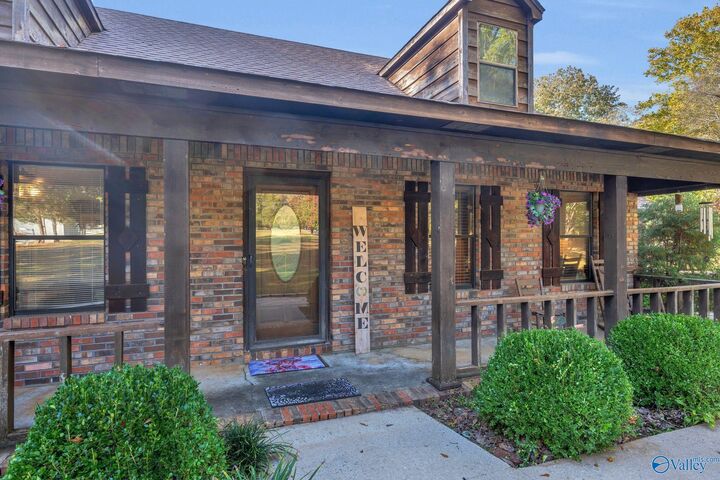 Property Photo: 4819 Indian Hills SE AL 35603