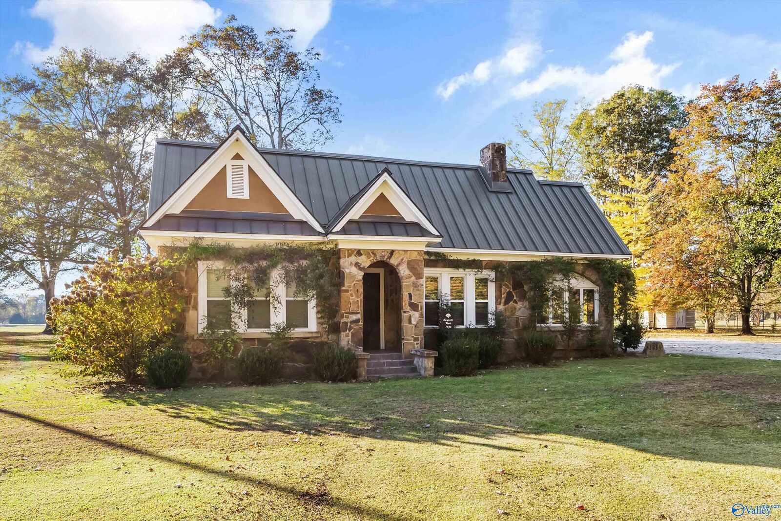 Property Photo:  2354 Old Gurley Pike  AL 35760 