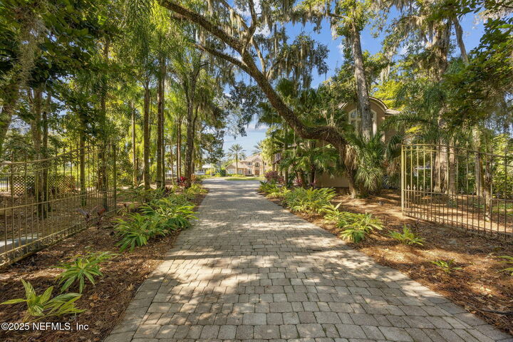 Property Photo:  21 N Roscoe Boulevard  FL 32082 