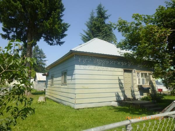 Property Photo:  402 Houghton St  WA 99139 