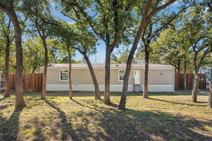 Property Photo:  1107 Maple Drive  TX 76226 