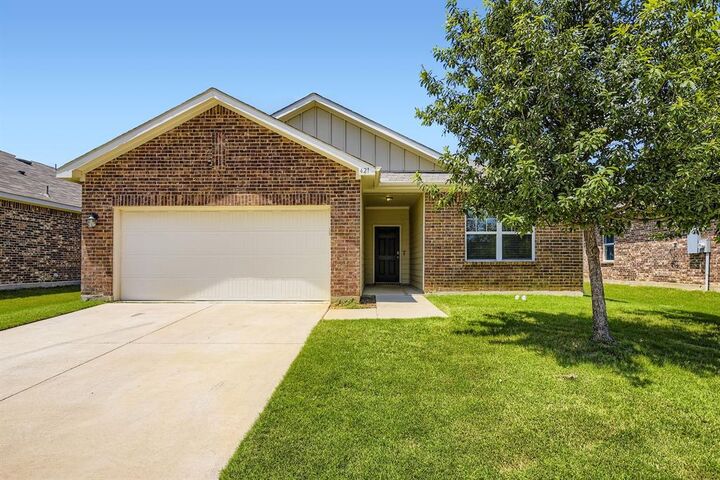 Property Photo: 421 Starboard Drive TX 76036