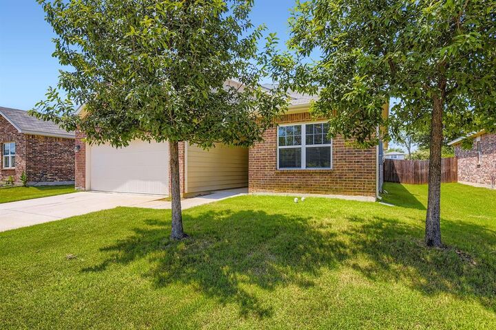 Property Photo: 421 Starboard Drive TX 76036