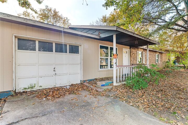 Property Photo: 357 W Nightingale Circle AR 72704