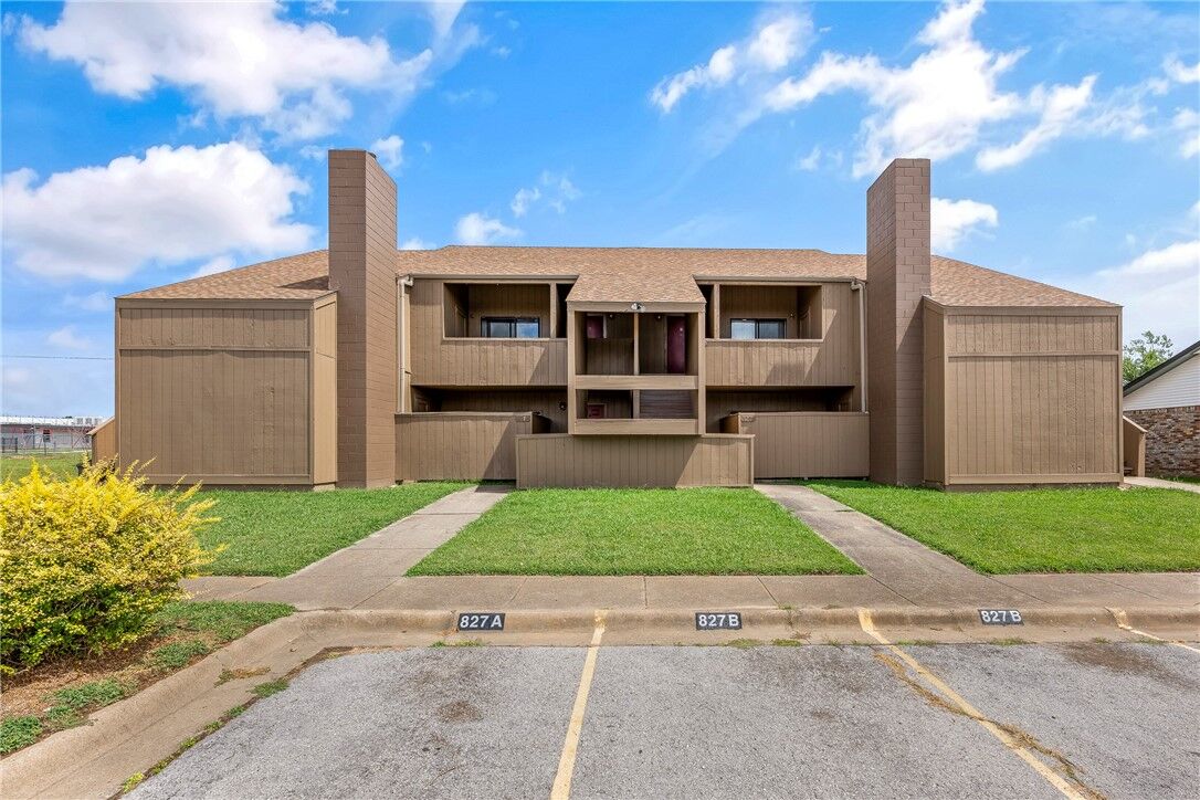 Property Photo:  825-831 S 23rd Street  AR 72758 