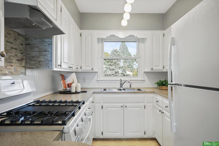 307 Crest Road  Papillion NE 68046 photo