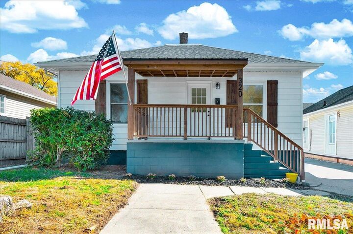 320 Christopher Street  Pekin IL 61554 photo