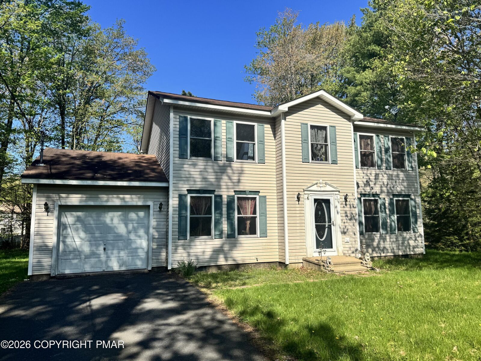 Property Photo: 1145 Chickadee Drive PA 18346