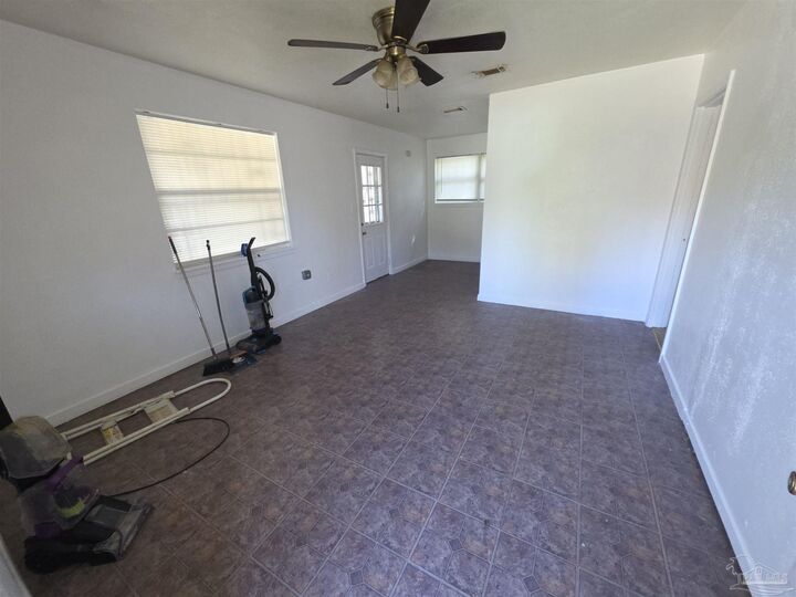 Property Photo:  10 Archer Ave  FL 32505 