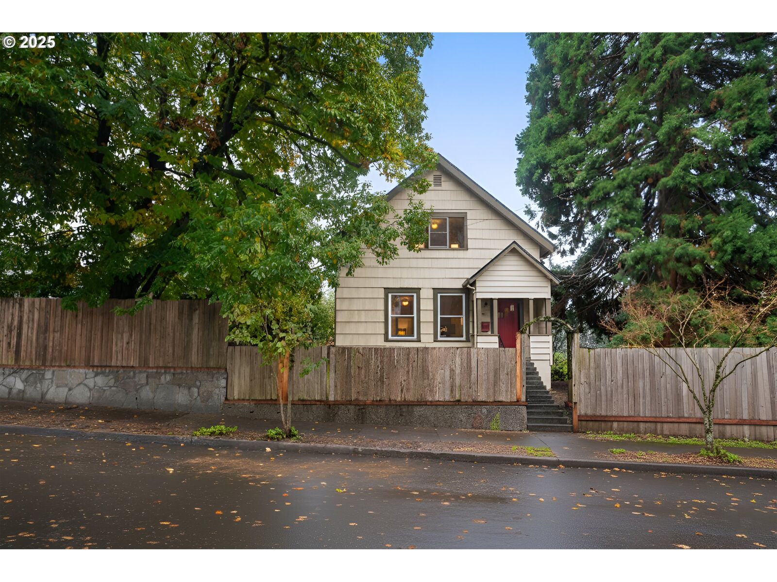 Property Photo: 604 SE Umatilla St OR 97202