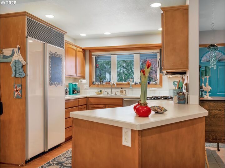 Property Photo:  1295 Jeffrey Dr  OR 97138 