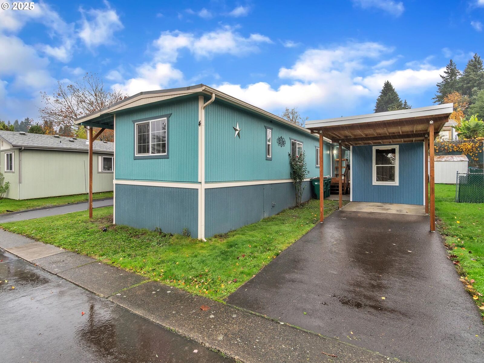 Property Photo:  906 SW Alder St 4  OR 97115 