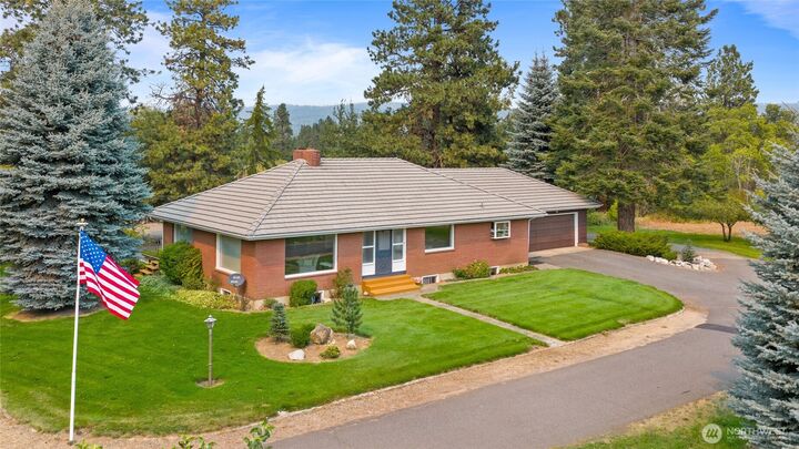 Property Photo: 911 Westside Road WA 98922