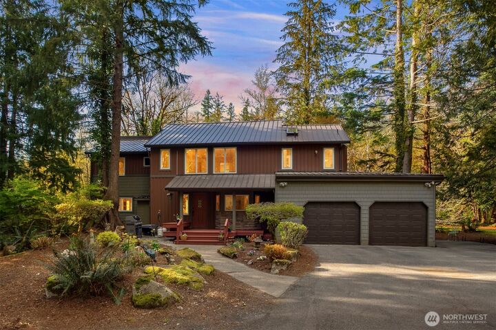 Property Photo:  7517  Moon Valley Road SE  WA 98045 