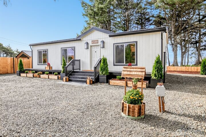 Property Photo: 47295 State Route 109 WA 98562