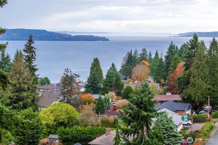 Property Photo: 30150 10th Avenue SW WA 98023