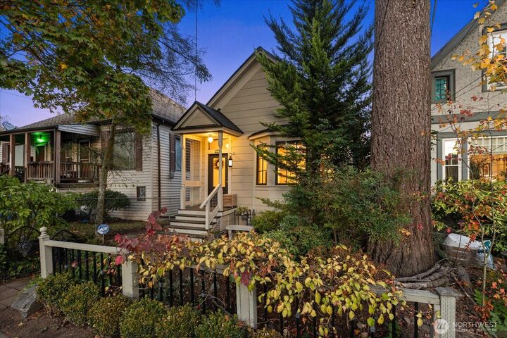 Property Photo:  206  25th Avenue S  WA 98144 