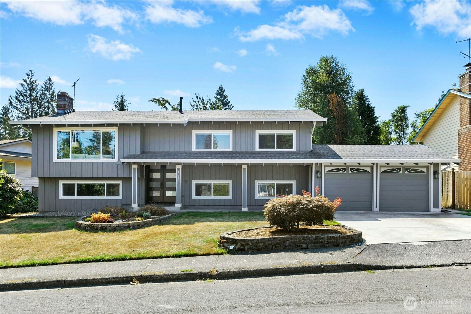 Property Photo: 12563 SE 71st Street WA 98056