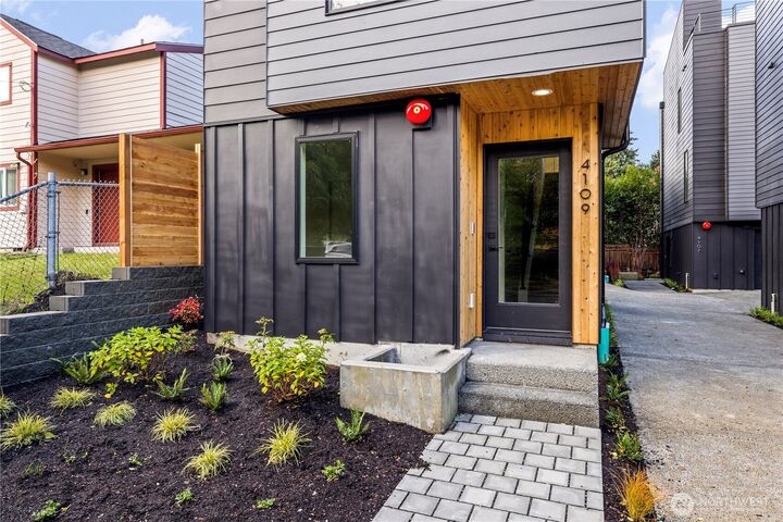 Property Photo: 4111 25th Avenue SW Lot C WA 98106