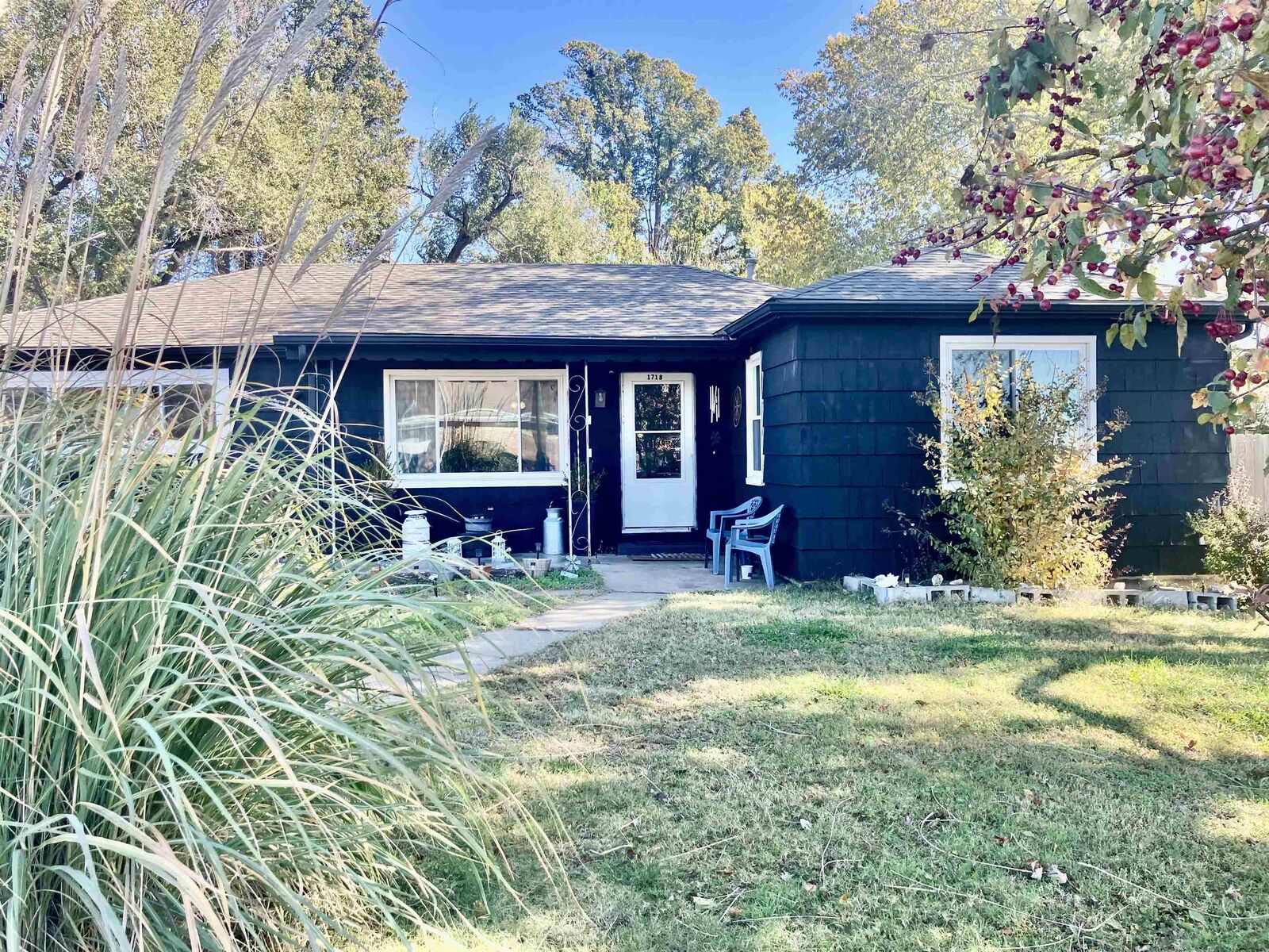 Property Photo:  1718 N Socony St  KS 67010 