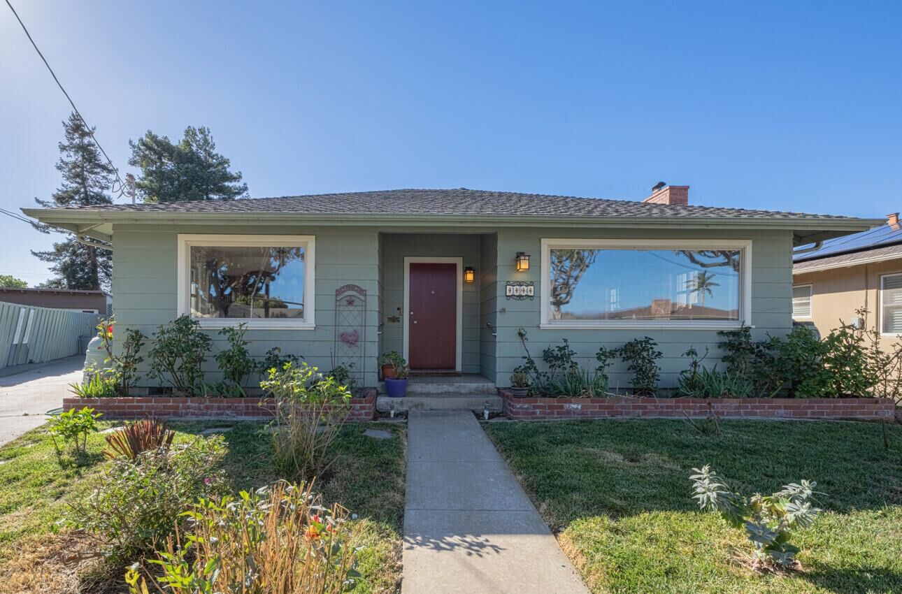 Property Photo:  194 Riker Terrace  CA 93901 