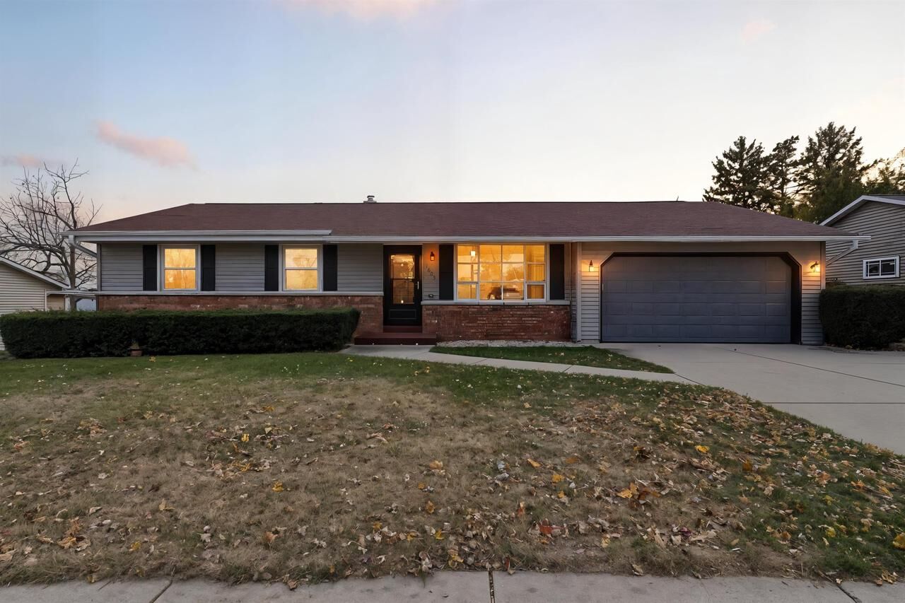 Property Photo: 1603 Crestview Street WI 53546