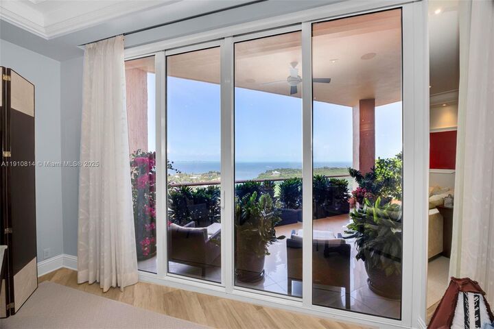 Property Photo: 10 Edgewater Dr Ph-C FL 33133