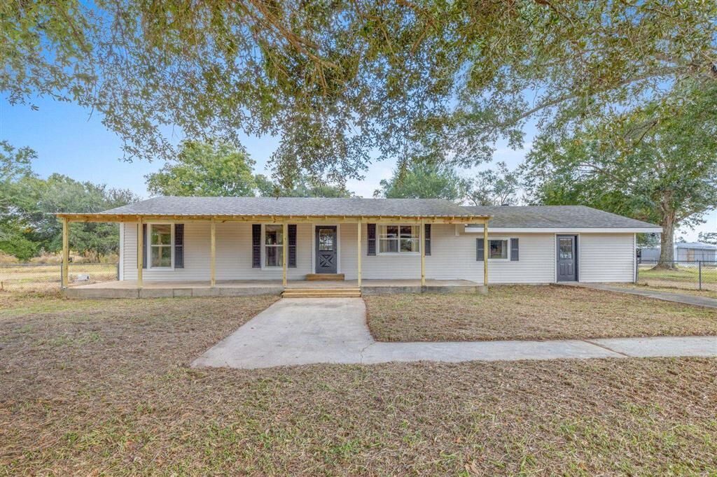 Property Photo:  229 Sheridan  LA 70647 