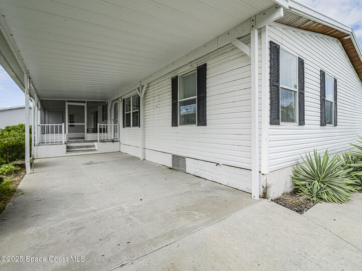 Property Photo: 7620 Boxelder Road E FL 32976