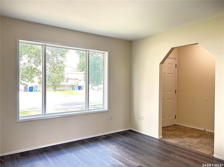 Property Photo: 242 Lochrie Crescent SK S7M 5E4