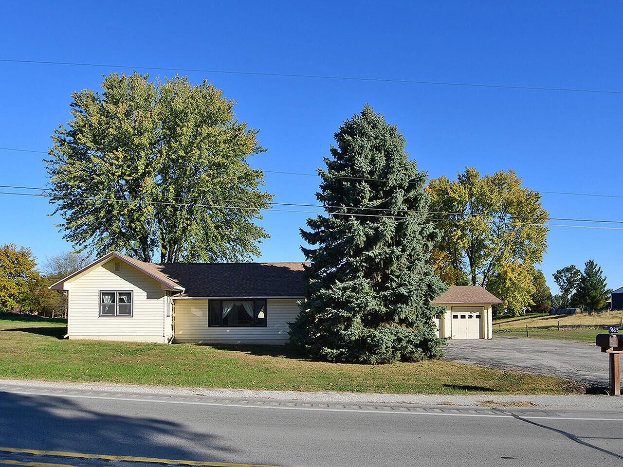 Property Photo: 56325 221st Street IA 51534
