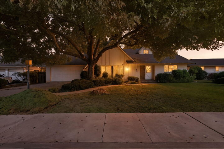 Property Photo: 670 W Kanai Avenue CA 93257