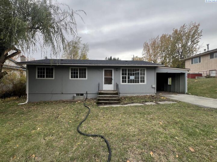 Property Photo:  905 W Adams Street  WA 99130 