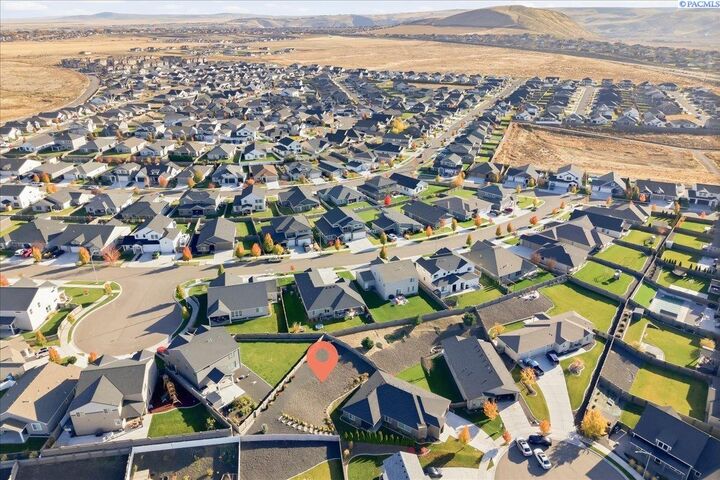 Property Photo: 4939 Smitty Dr WA 99352