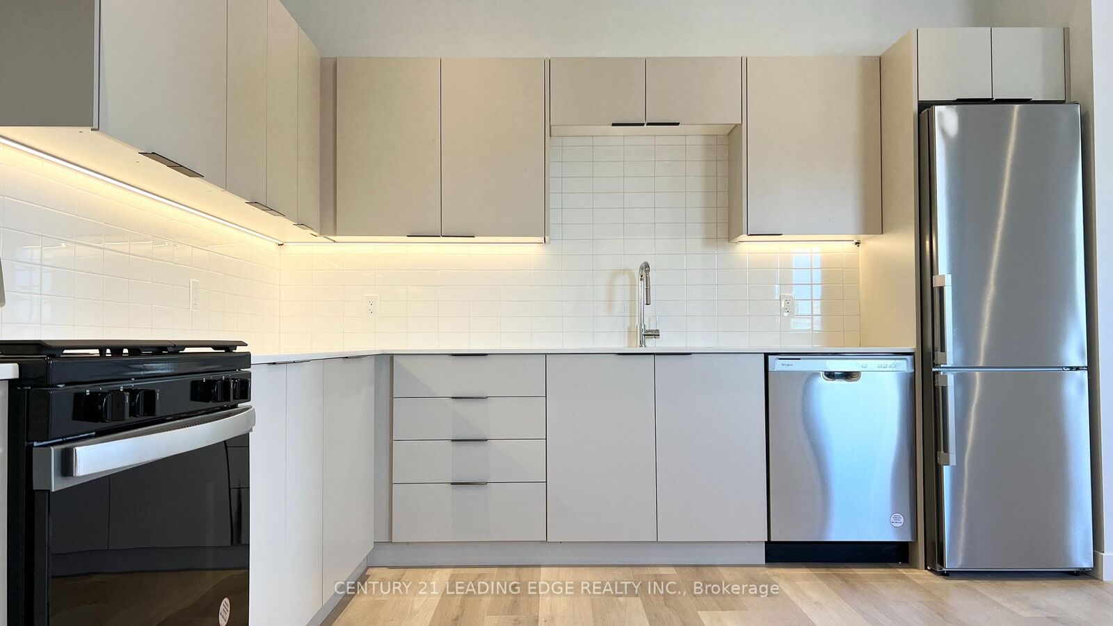 Photo de la propriété:  182 Cameron Avenue 3  ON M6M 1R7 