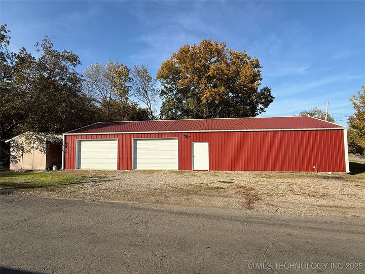 Property Photo:  103 N Hickory Street  OK 74955 