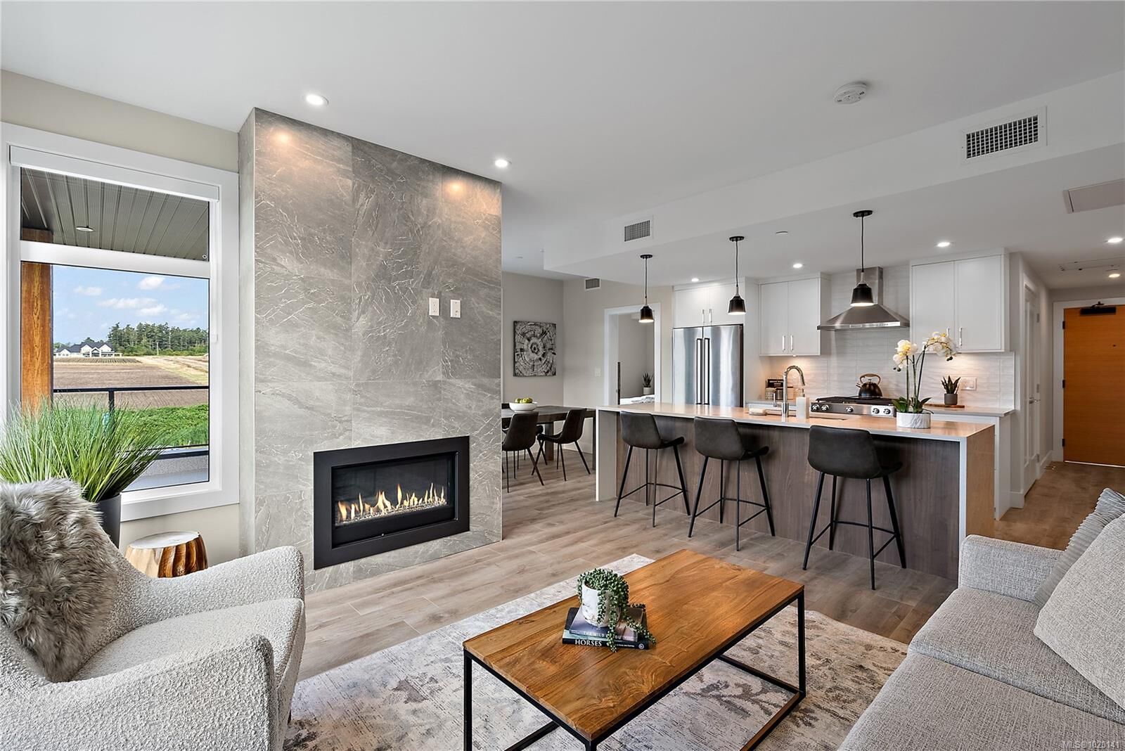 Property Photo:  2520 Hackett Cres 208  BC V8M 0B9 