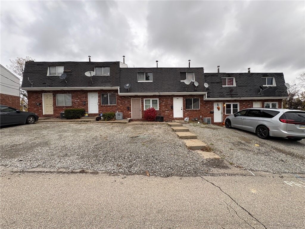 Property Photo: 335-345 Dersam St PA 15133