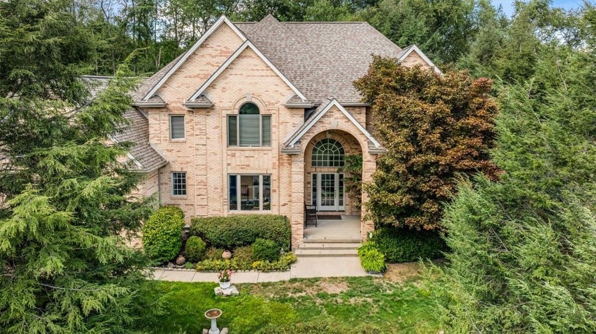 Property Photo: 760 Stonegate Dr PA 15090