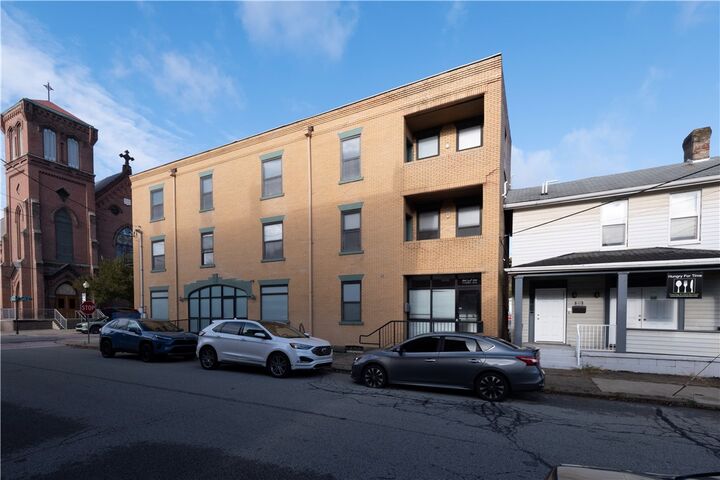 Property Photo:  232 3rd Ave 3  PA 15106 