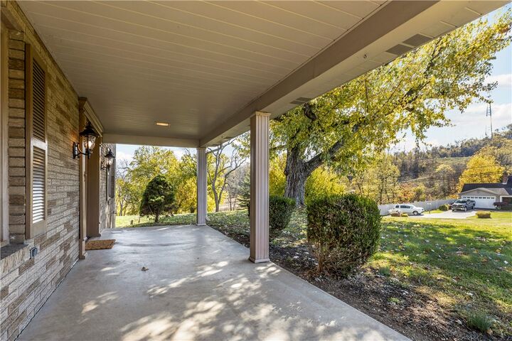 Property Photo:  1401 Main St  PA 15314 