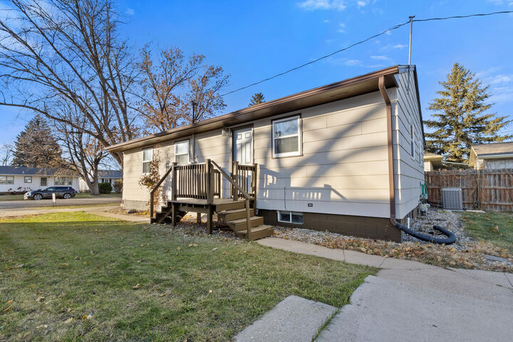 Property Photo:  1320 N Penn St  SD 57401 