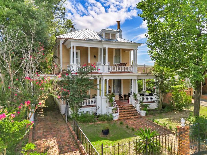 Property Photo: 804 N Jefferson St GA 31701