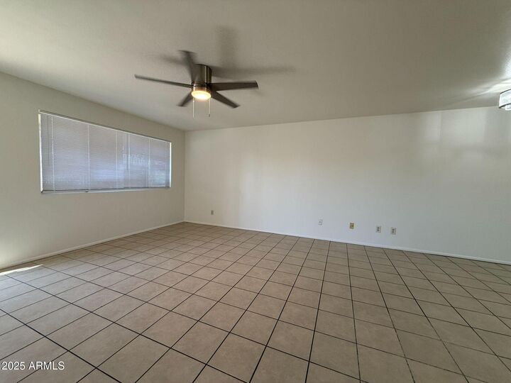Property Photo: 5725 N 71st Avenue AZ 85303