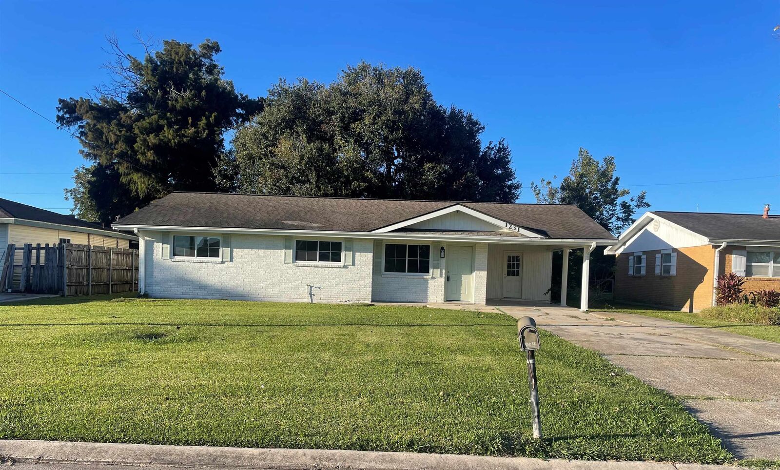 Property Photo: 1231 Columbus Ave LA 70380