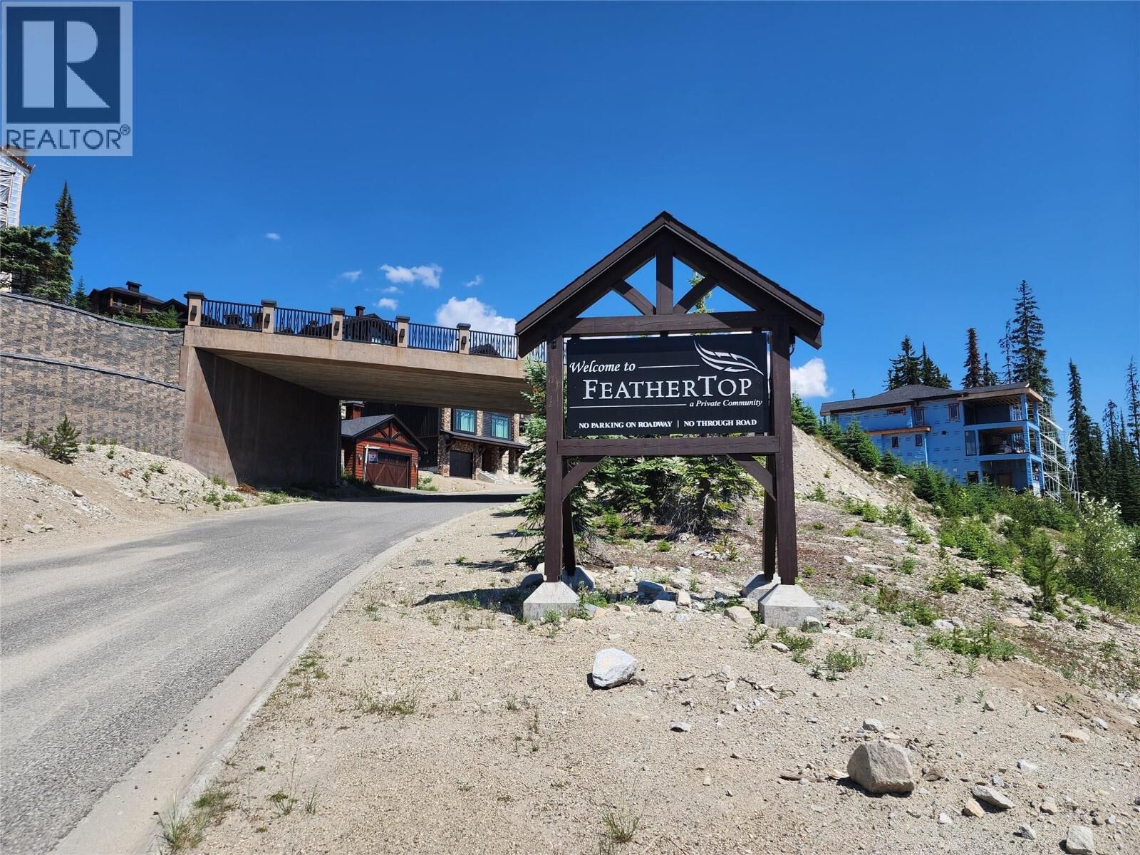 Photo de la propriété:  330 Feathertop Way  BC V1P 1T4 