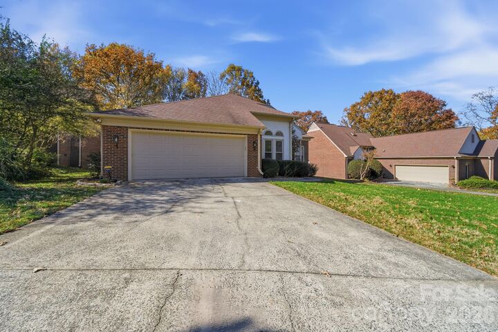 Property Photo: 5204 Tedorill Lane NC 28226