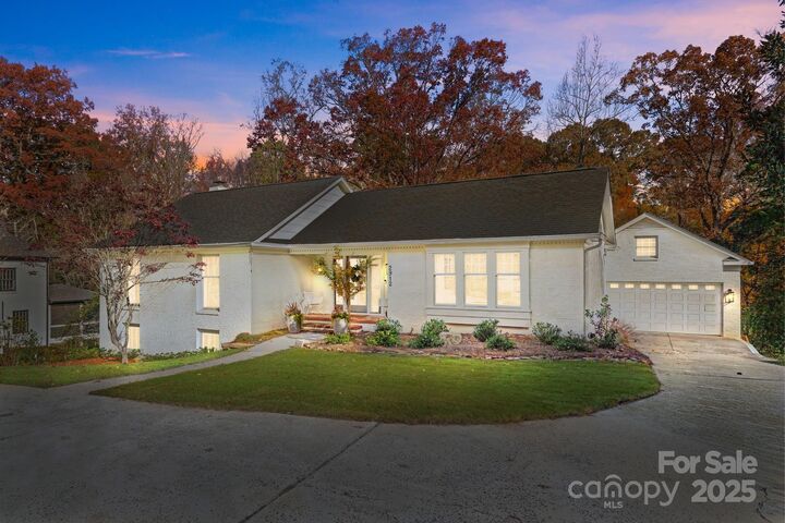 2912 Hinsdale Street  Charlotte NC 28210 photo